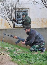 منشقان عن الجيش السوري في قرية دير بعلبة قرب حمص أمس (أ ب) 