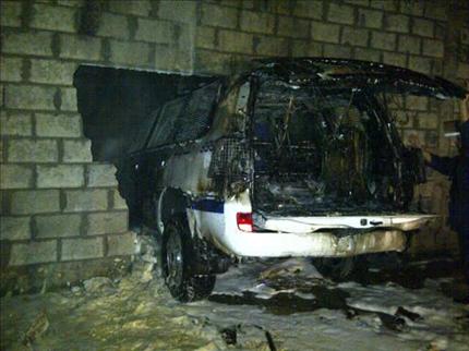 صورة نشرتها مواقع دعم الثورة البحرينية لإحدى عربات الأمن المحترقة في سترة أمس 