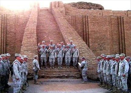 أقامت قوات الاحتلال الاميركية فوق آثار بابل ثكنة عسكرية، ومنعت علماء الآثار من الدخول 
