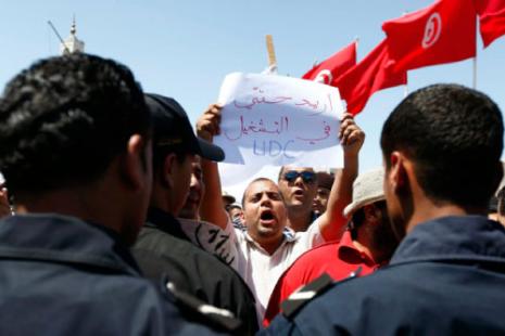 من تظاهرات تونس الاسبوع الماضي (انيس ميلي- رويترز) 