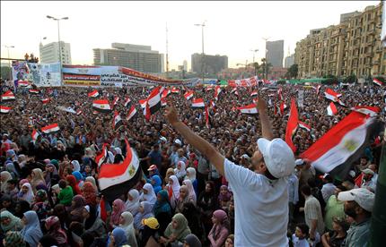 متظاهرون في ميدان التحرير أمس (أ ب أ) 