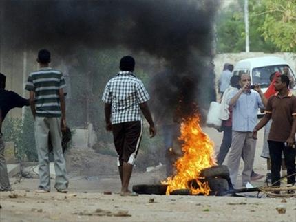 جانب من التظاهرات في السودان، أمس الأول. 