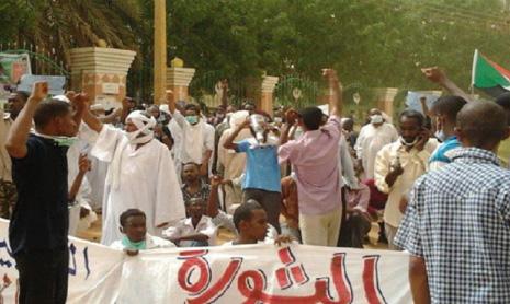 من الاحتجاجات التي خرجت في حي ود نوباوي بأم درمان أمس