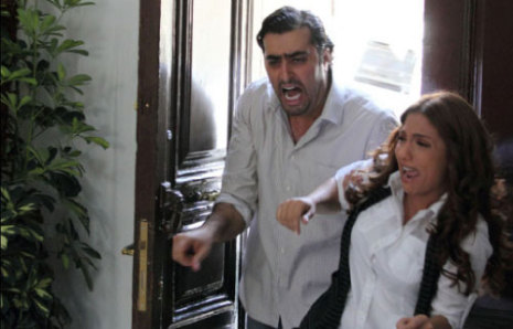 رنا شميس وباسم ياخور في مشهد من المسلسل