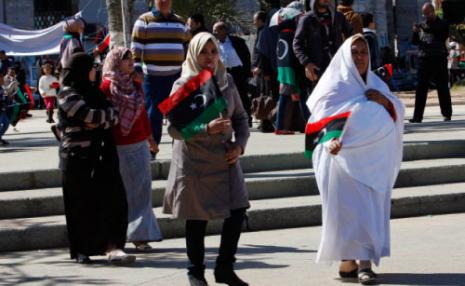 هل تعيد الثورة الليبية النساء إلى المنازل؟ (إسماعيل زيتوني ــ رويترز)