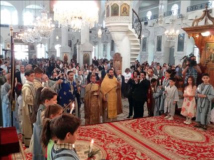 مسيحيون يحتفلون بعيد الشعانين في دمشق امس (ا ف ب) 