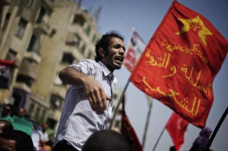 مسيرات عيد العمال في القاهرة أول من أمس (غيانلويجي غيرسيا ــ أ ف ب)