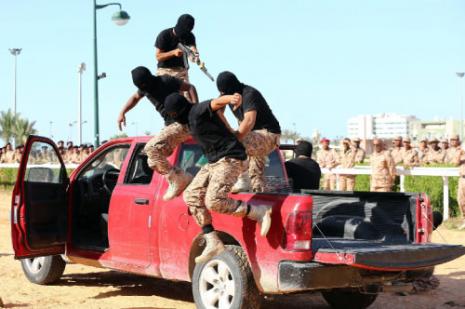قوة خاصة من الجيش الليبي خلال تدريبات في طرابلس (محمود تركية ــ أ ف ب) 