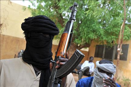 مسلح إسلامي في شمال مالي في صورة تعود إلى 16 تموز الماضي (أ ف ب) 
