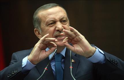 اردوغان خلال القاء خطابه امام نواب من "العدالة والتنمية" في انقرة امس (ا ف ب) 
