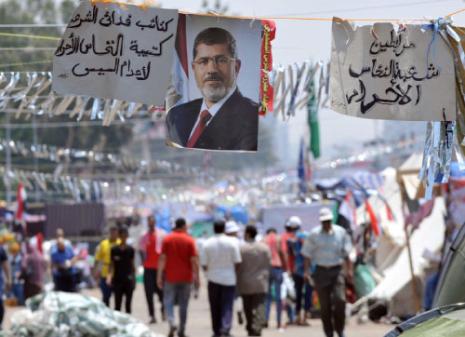 هنا رابعة العدوية، حيث اعتصام مناصري مرسي (فايز نور الدين ــ أ ف ب) 