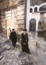 أسقفان قبطيان يتفقدان الدمار الذي لحق بالكنيسة الإنجيلية في محافظة المنية جنوبي القاهرة أمس (رويترز) 