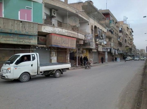 شارع 23 شباط في الرقة وإغلاق المحلات التجارية وقت الصلاة بعد فرض "داعش" هذا الإجراء