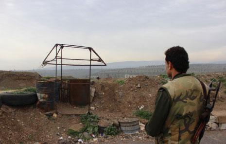 استطاع الجيش السوري عزل البلدة عن المناطق الحرجية المحيطة (الأخبار)