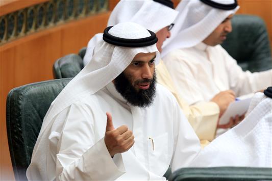 العجمي خلال جلسة برلمانية في الاول من نيسان الحالي في الكويت (ا ف ب)
