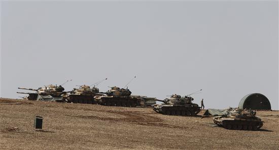 دبابات تركية بمواجهة مدينة عين العرب  (ا ب ا)