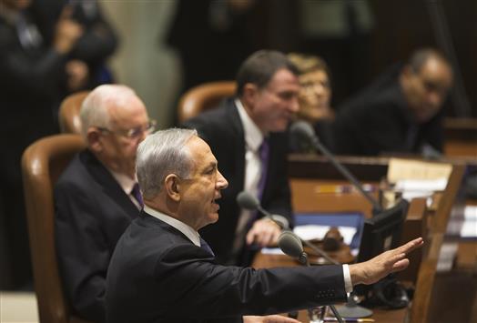 نتنياهو خلال القاء خطابه امام الكنيست الاسرائيلية في القدس المحتلة امس (رويترز)