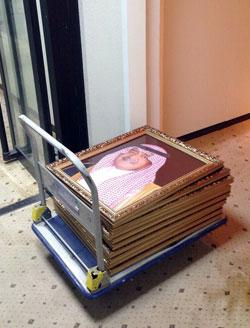 عملية جمع واستبدال صور محمد ابن سلمان بصور مقرن في الدوائر الرسمية السعودية(الأخبار)