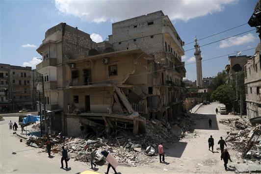 الدمار في حلب (رويترز)