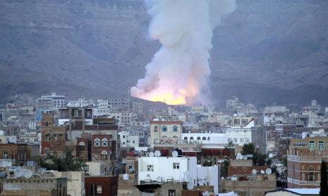سقط نحو 40 شهيداً وأكثر من 300 جريح معظمهم من النساء والأطفال في تفجيرات صنعاء (أ ف ب)