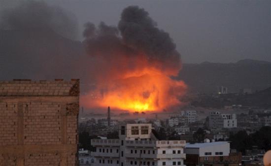 قصف صنعاء فجر اليوم (رويترز)