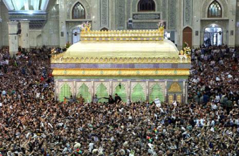 إيرانيون يحيون ذكرى رحيل الإمام الخميني أمس (أ ف ب) 