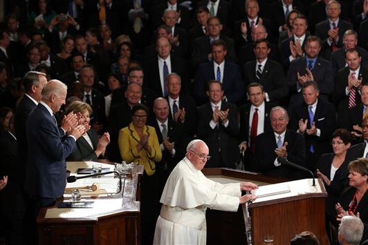 البابا يلقي كلمته في الكونغرس الأميركي (أ ف ب)