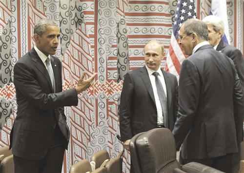 أوباما وبوتين ولافروف وكيري خلال اجتماعهم في نيويورك أمس (ا ب ا)