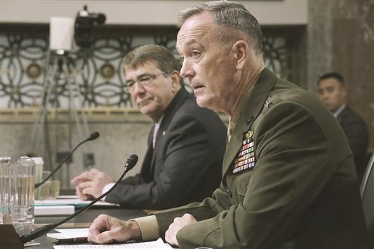 دانفورد (الى اليمين) وكارتر خلال جلسة استماع أمام لجنة القوات المسلحة في مجلس الشيوخ الأميركي امس (ا ف ب)
