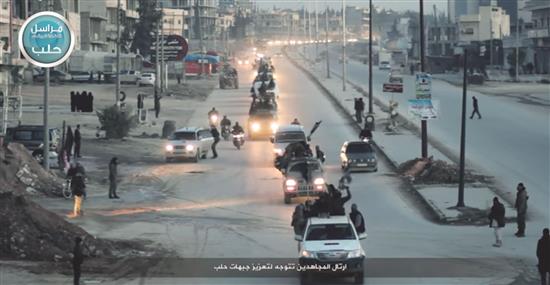 صورة نشرتها «جبهة النصرة» لمسلحيها على طريق حلب، امس