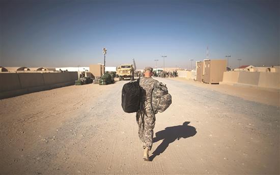 جندي أميركي منسحب من العراق في العام 2011. (رويترز)