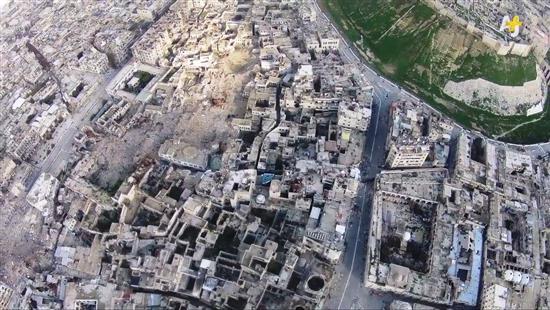 صوّرت خدمة AJ+ مدينة حلب القديمة من الجوّ بواسطة طائرة صغيرة من دون طيّار (عن "فايسبوك")