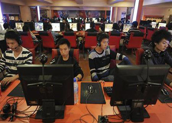 الحكومة الصينية متخوفة من أن تمتد الاحتجاجات إلى فضاء الإنترنت الصيني
