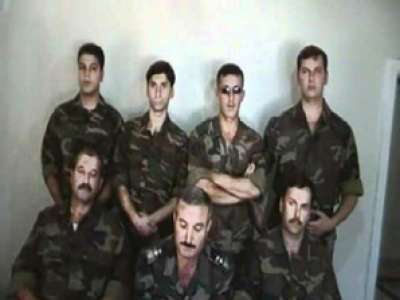 جنود سوريون بلباس جديد ومكوي