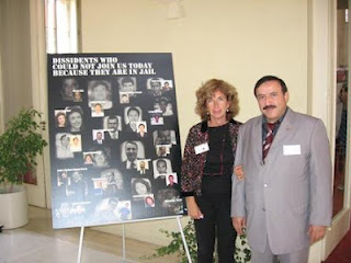 (صورة: مأمون الحمصي مع الناشطة الصهيونية فياما نيرشتين في مؤتمر براغ)
