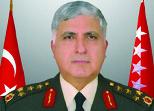 الجنرال نجدت أوزيل قائد قوات الدرك التركي