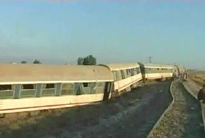 صورة لحادث القطار المتوجه من حلب إلى دمشق، نتيجة استهداف السكة الحديدية