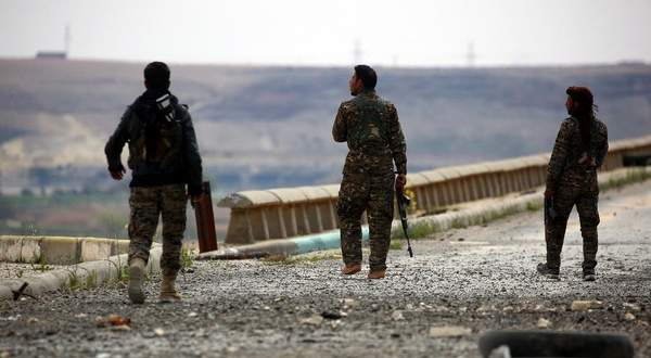 المناطق الأخيرة لسيطرة “داعش” في الرقة على وشك الانهيار