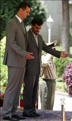أحمدي نجاد والأسد قبيل مغادرة الرئيس السوري طهران أمس.
