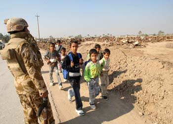 أطقال العراق يرثون آثار الحرب العدوانية
