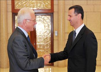 الأسد خلال لقائه بوترينغ في دمشق أمس