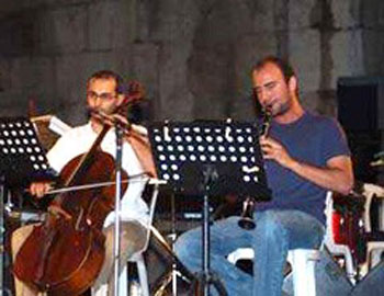 الجاز يستعيد حياته في قلعة دمشق