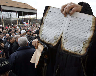 العديد من المساجد تعرضت لاعتداءات من قبل اليمينيين في أوروبا.