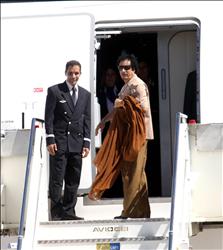 القذافي خلال مغادرته روما امس