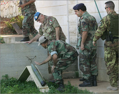 القوات اللبنانية تشرح لقوات من يونيفيل مسار صواريخ عيار 107 ملم