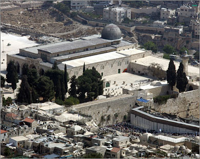 المسجد الأقصى يتعرض لحملة إسرائيلية لتقسيمه وتهويده