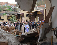 تكرار حوادث الانهيار بالمساجد فتح الباب لاتهام الحكومة بالإهمال.