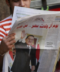 صحيفة «الأهرام» الحكوميّة تهلّل لعيد ميلاد مبارك
