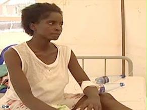 ضحايا الهجمات يتلقون العلاج على يد القوات الدولية