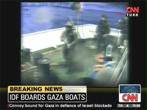 قوات إسرائيلية أثناء استيلائها على سفن أسطول الحرية